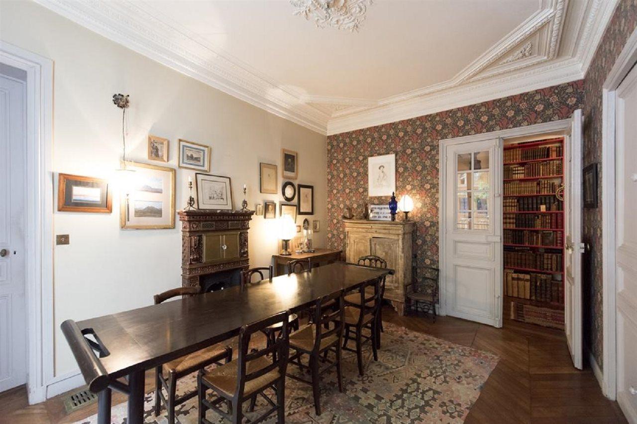 Writer's Nest Apartment